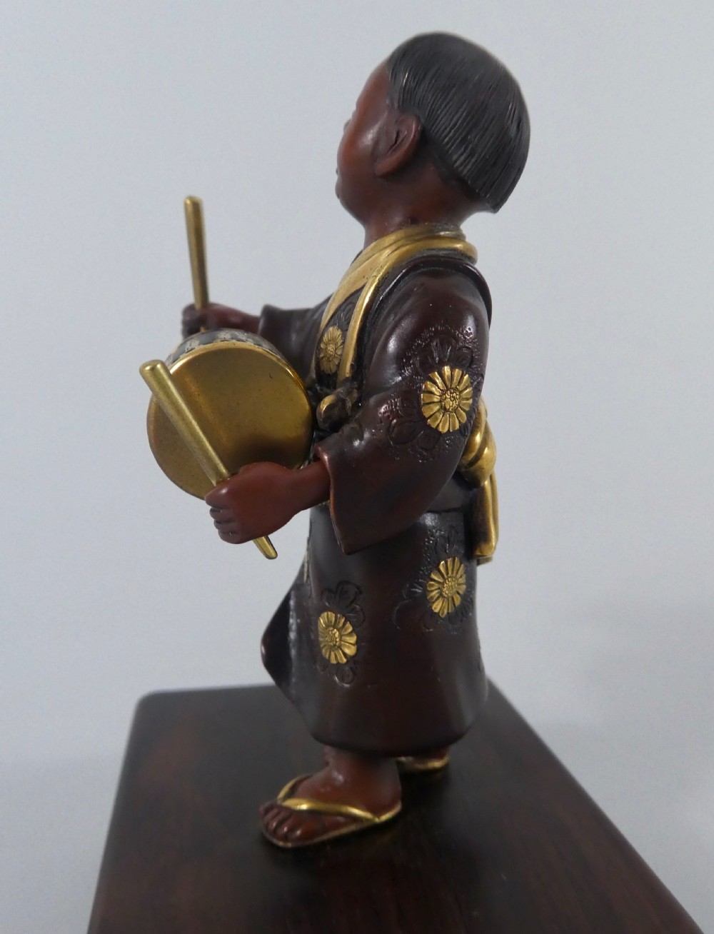 Japanese bronze okimono of a boy. Meiji Period. View XI