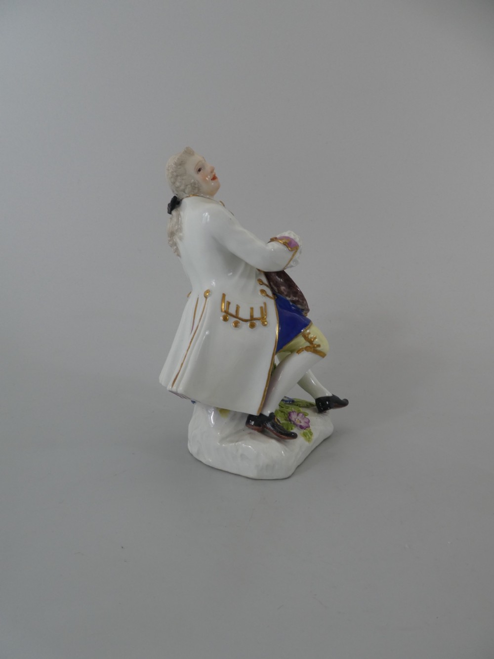 Meissen porcelain lute player, c. 1740. View II