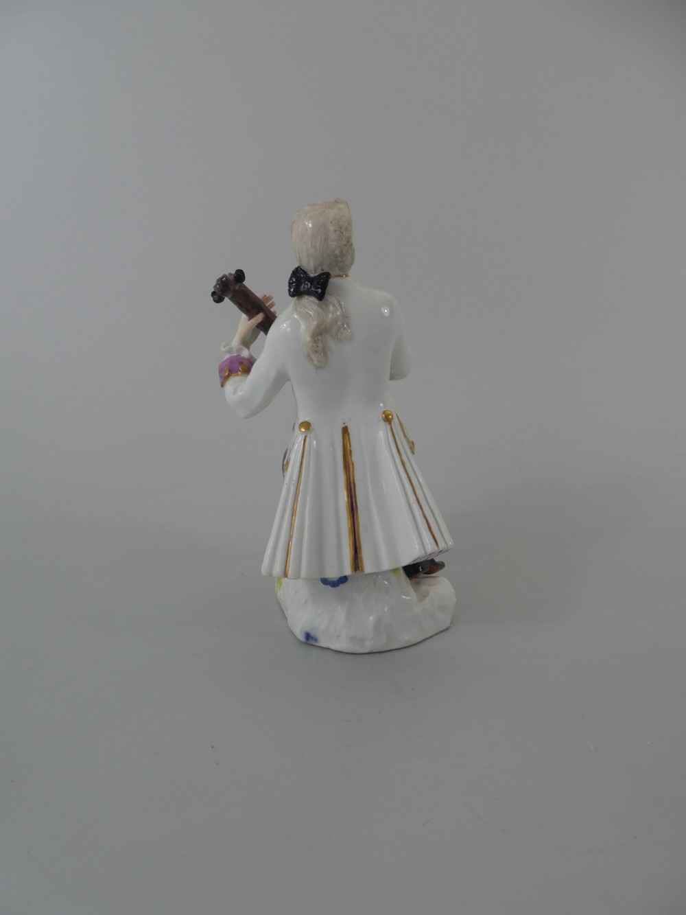 Meissen porcelain lute player, c. 1740. View IV