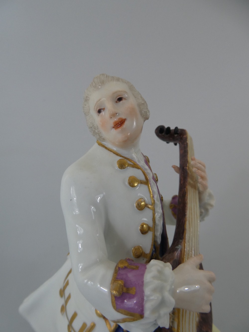 Meissen porcelain lute player, c. 1740. View X
