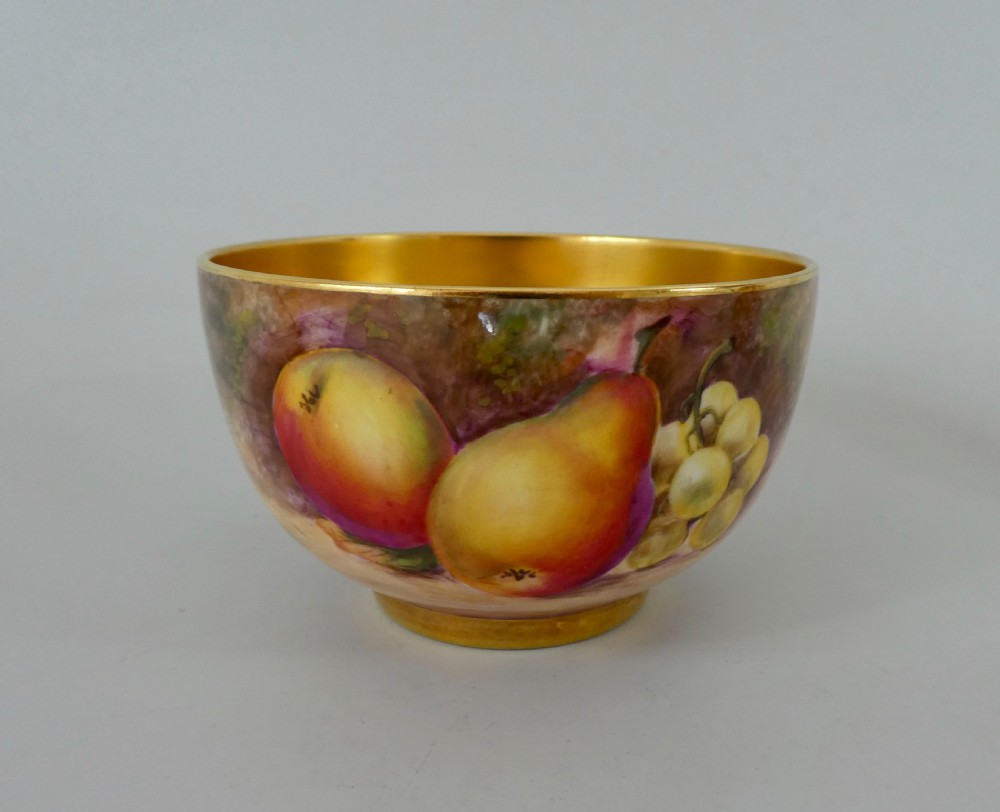 Royal Worcester sugar bowl, Signed R. Lewis