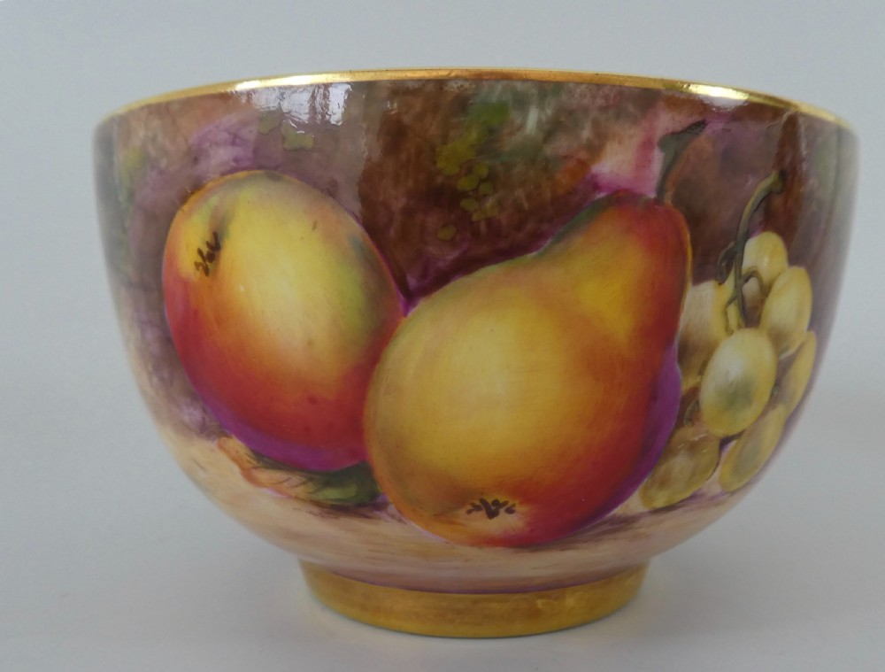 Royal Worcester sugar bowl, Signed R. Lewis View V