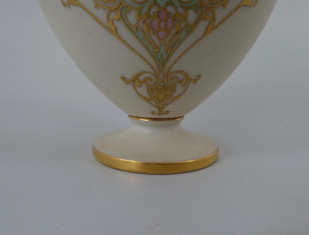 Royal Worcester vase & cover. William Bee, dated 1922. View VII