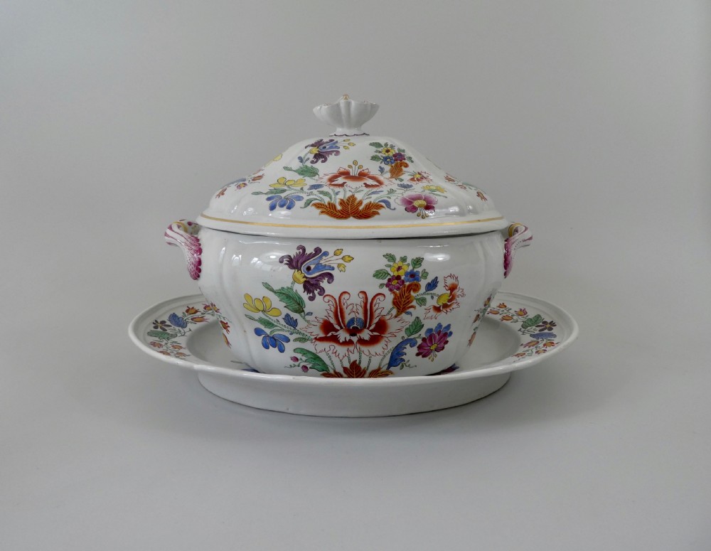 Doccia porcelain tureen, cover and stand, c. 1770. View VI