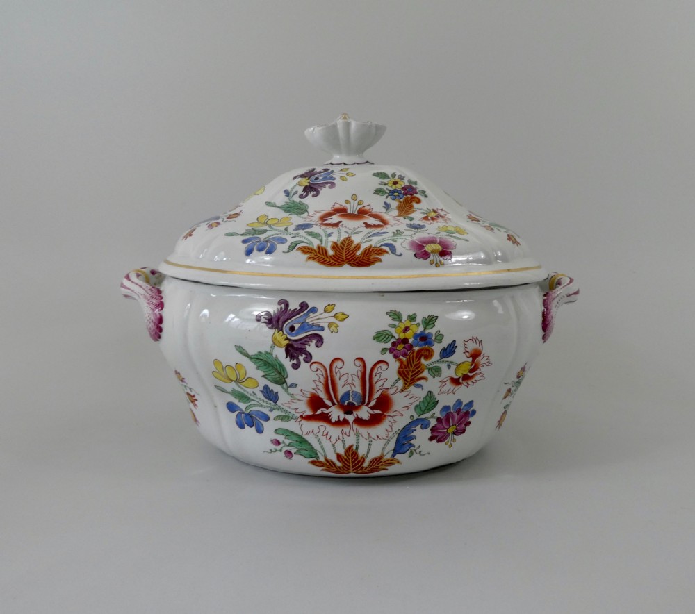 Doccia porcelain tureen, cover and stand, c. 1770. View VII