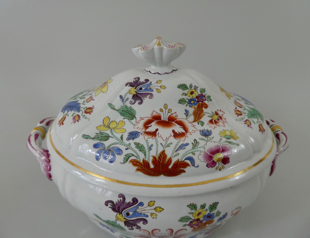 Doccia porcelain tureen, cover and stand, c. 1770. View VIII