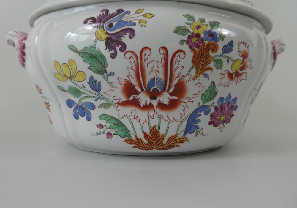Doccia porcelain tureen, cover and stand, c. 1770. View IX