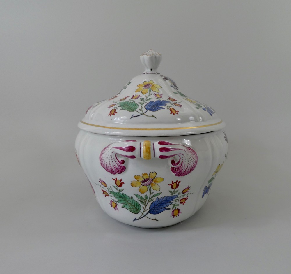 Doccia porcelain tureen, cover and stand, c. 1770. View X