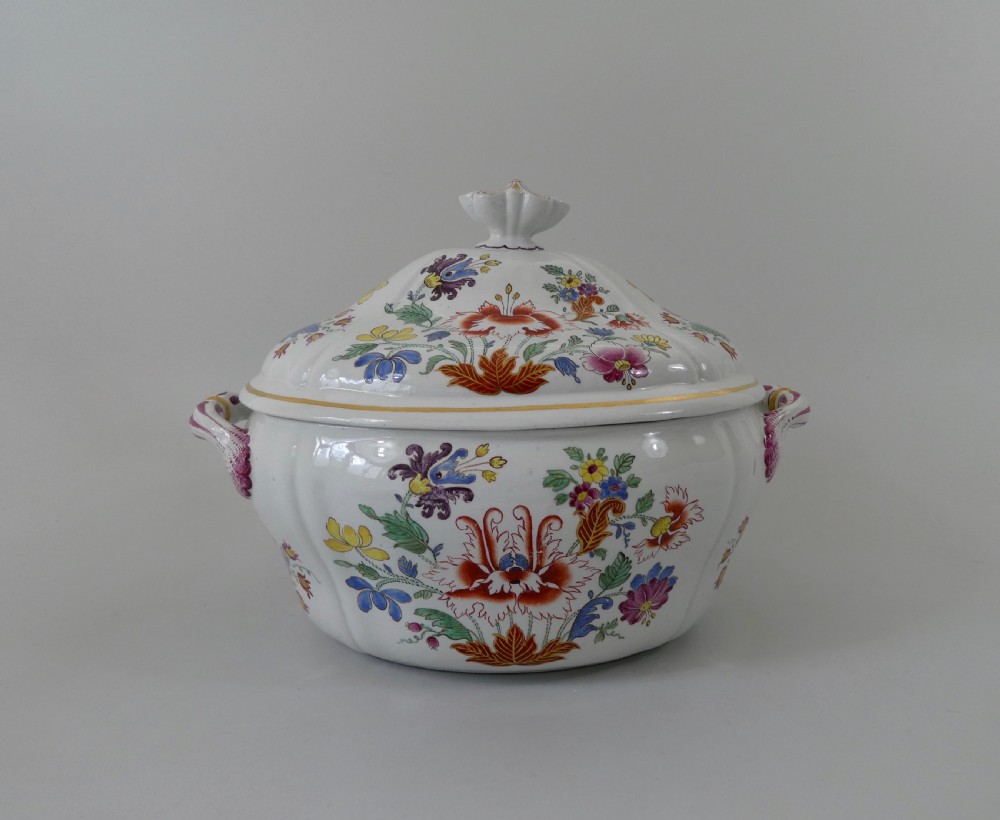 Doccia porcelain tureen, cover and stand, c. 1770. View XII