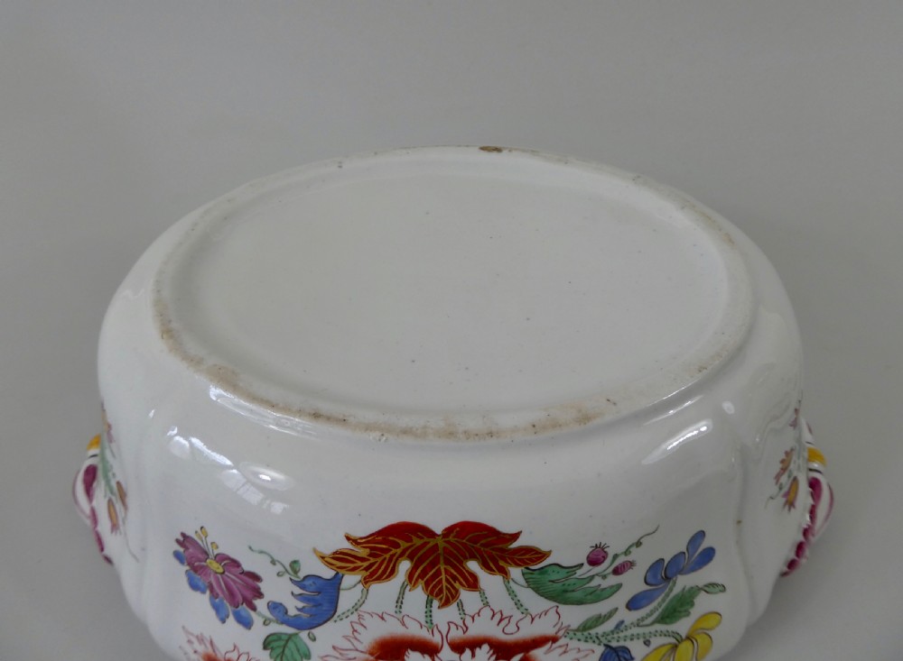 Doccia porcelain tureen, cover and stand, c. 1770. View XIV