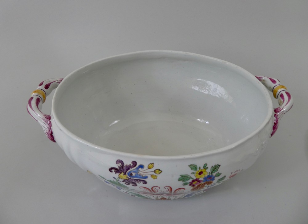 Doccia porcelain tureen, cover and stand, c. 1770. View XV
