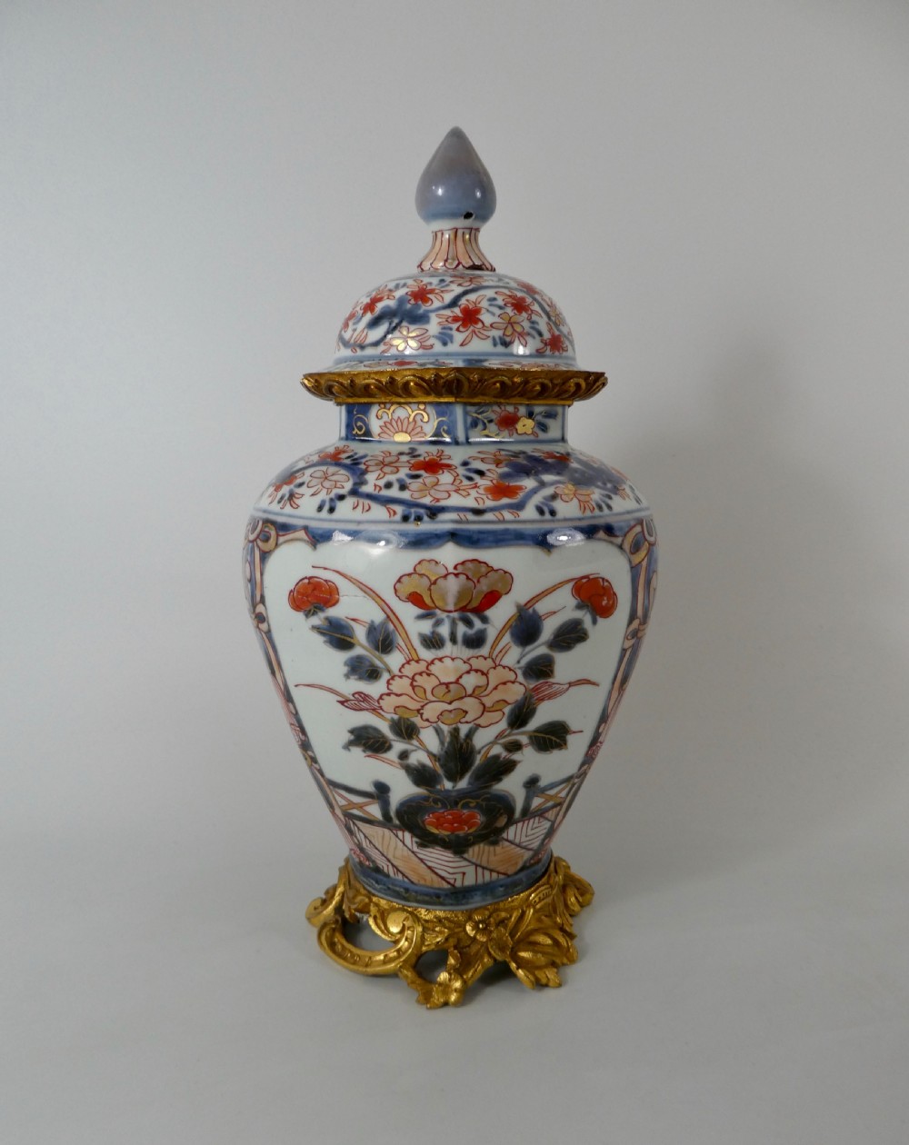 Pair Japanese Imari porcelain vases & covers, c. 1690. Genroku Period. View II