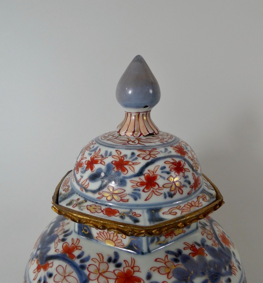 Pair Japanese Imari porcelain vases & covers, c. 1690. Genroku Period. View V