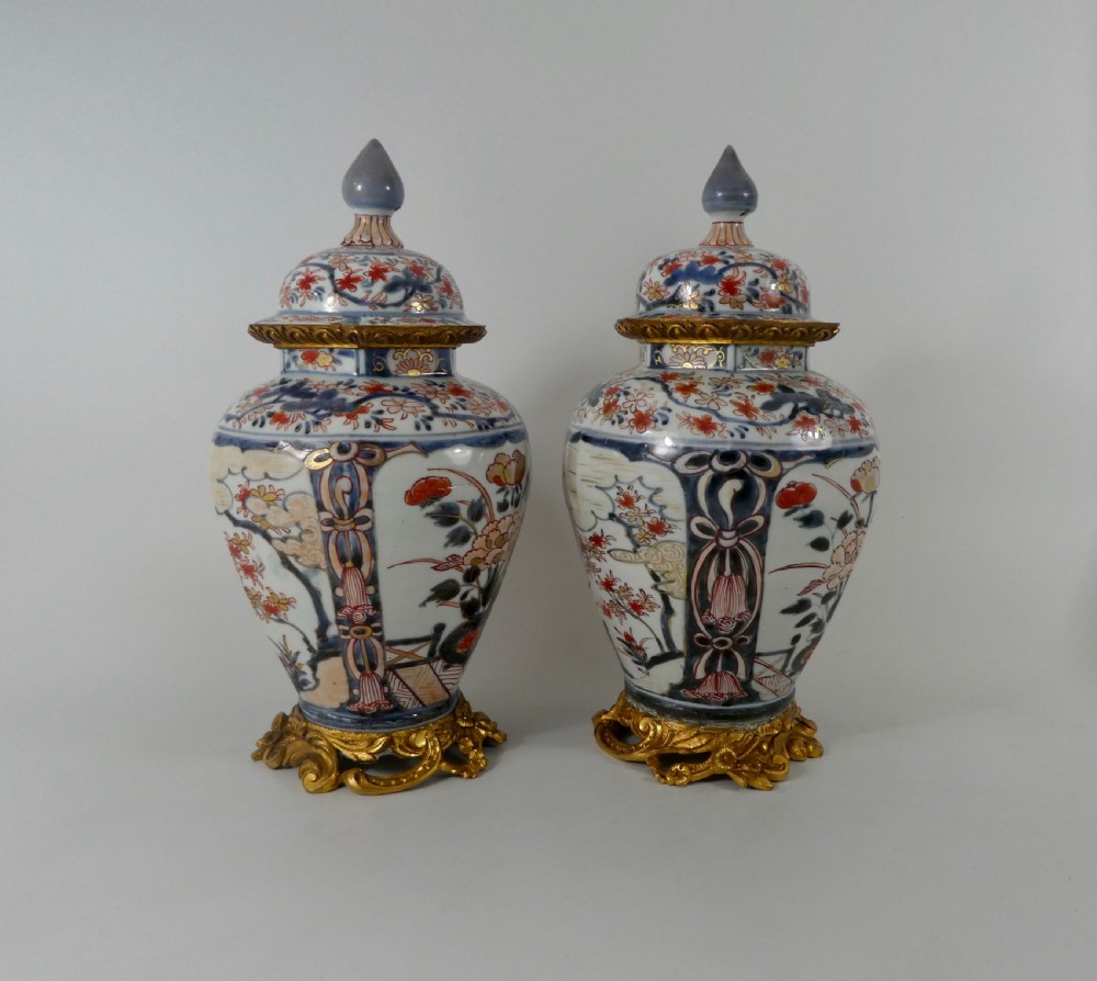 Pair Japanese Imari porcelain vases & covers, c. 1690. Genroku Period. View VI