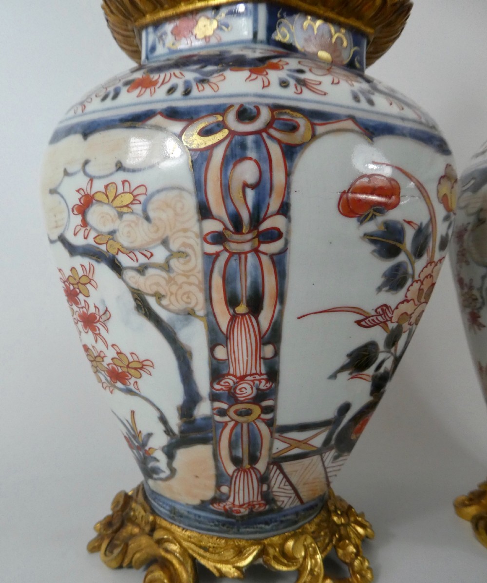 Pair Japanese Imari porcelain vases & covers, c. 1690. Genroku Period. View VII