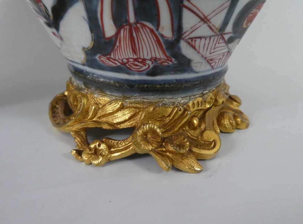Pair Japanese Imari porcelain vases & covers, c. 1690. Genroku Period. View VIII