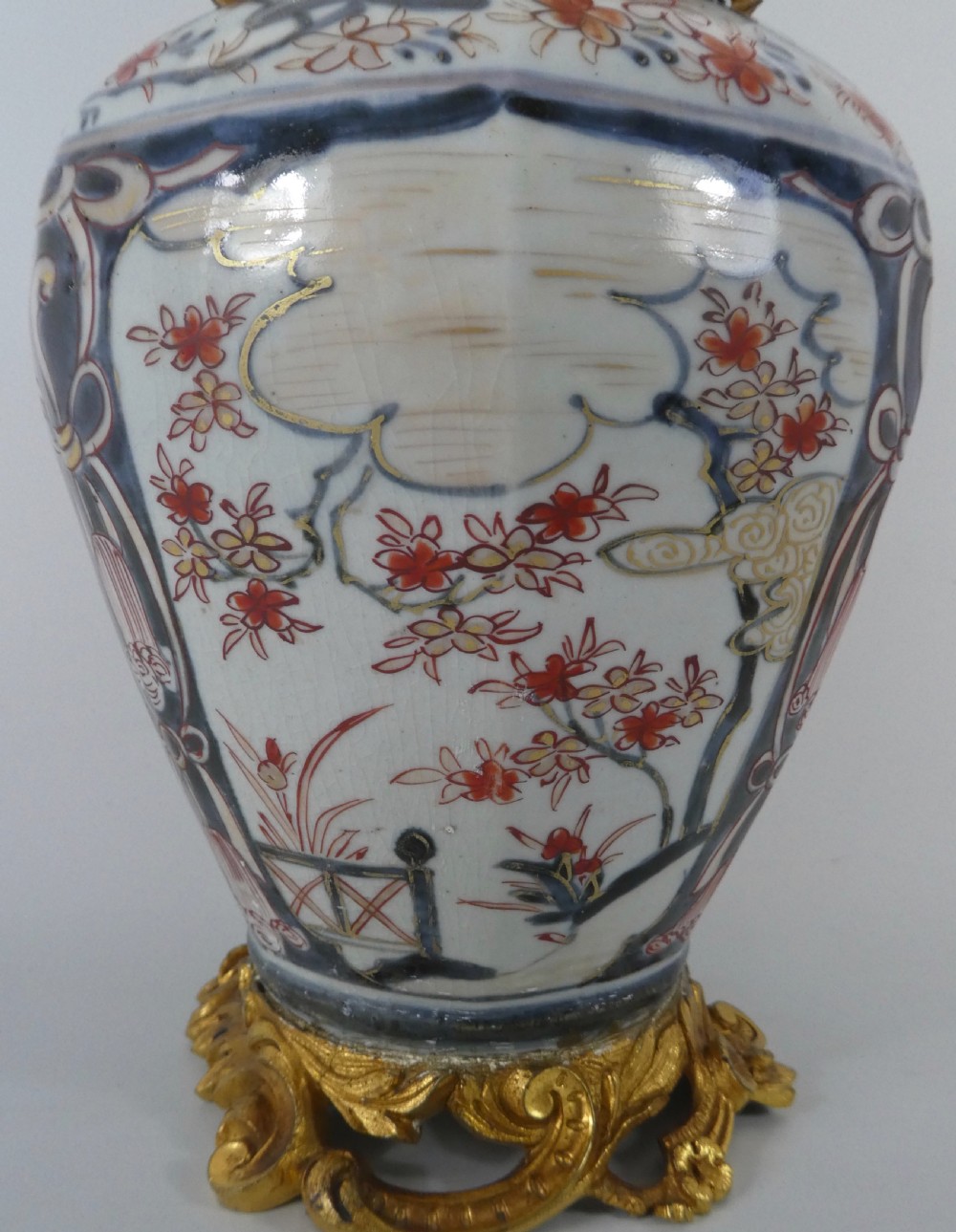 Pair Japanese Imari porcelain vases & covers, c. 1690. Genroku Period. View X