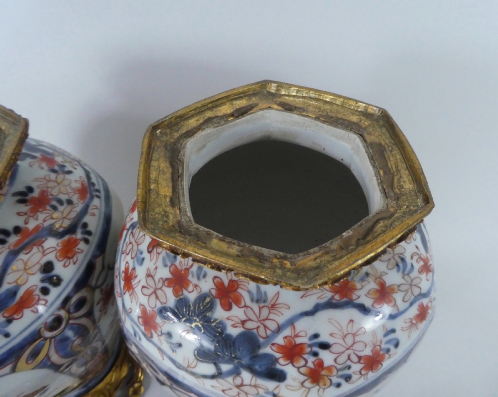 Pair Japanese Imari porcelain vases & covers, c. 1690. Genroku Period. View XIII