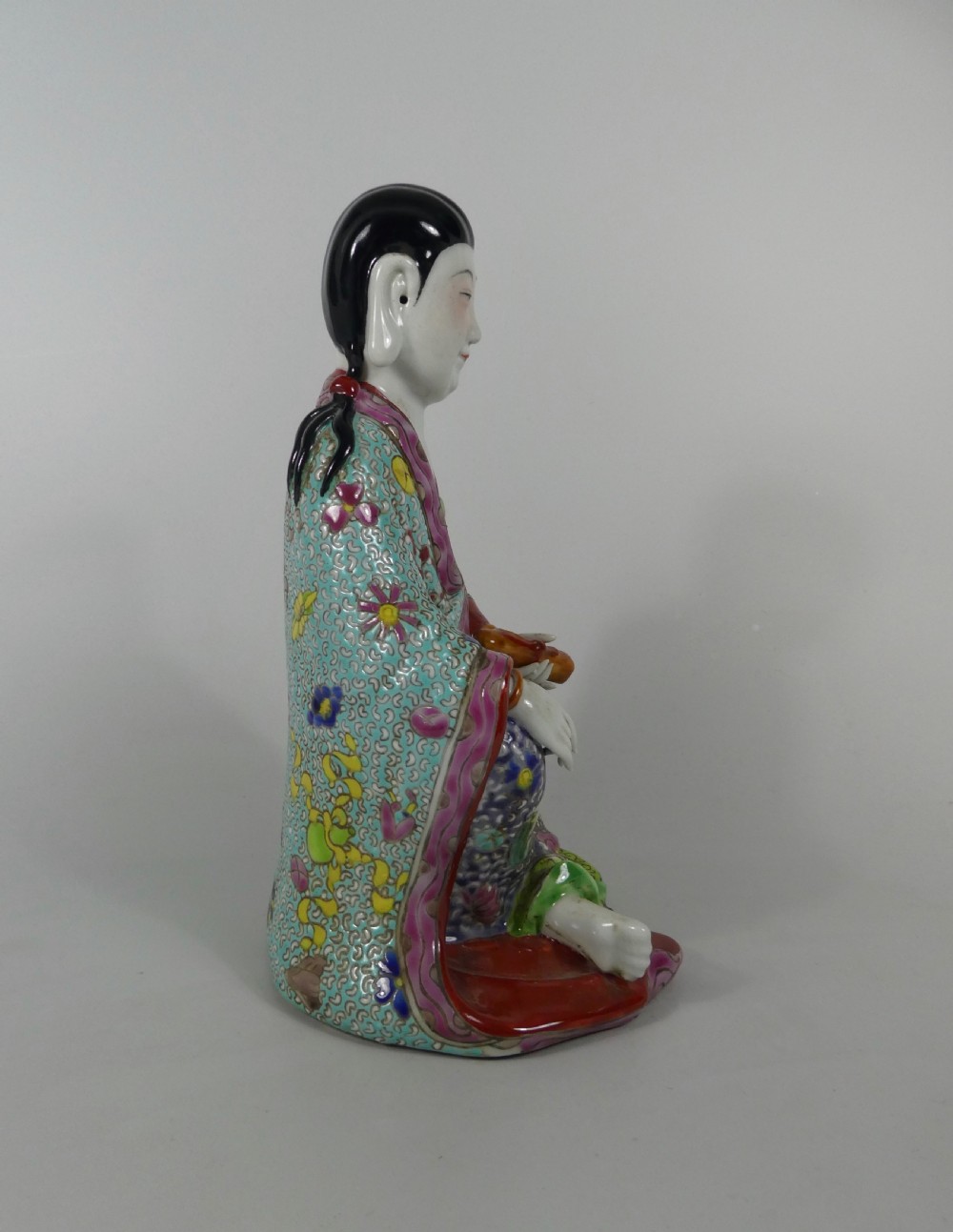 Chinese porcelain figure. Guanyin, Republic Period. View V