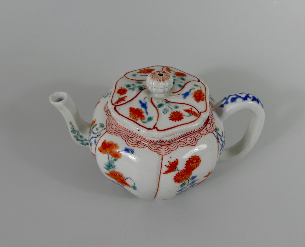 Kakiemon porcelain teapot & cover, c. 1680. Edo Period. View II