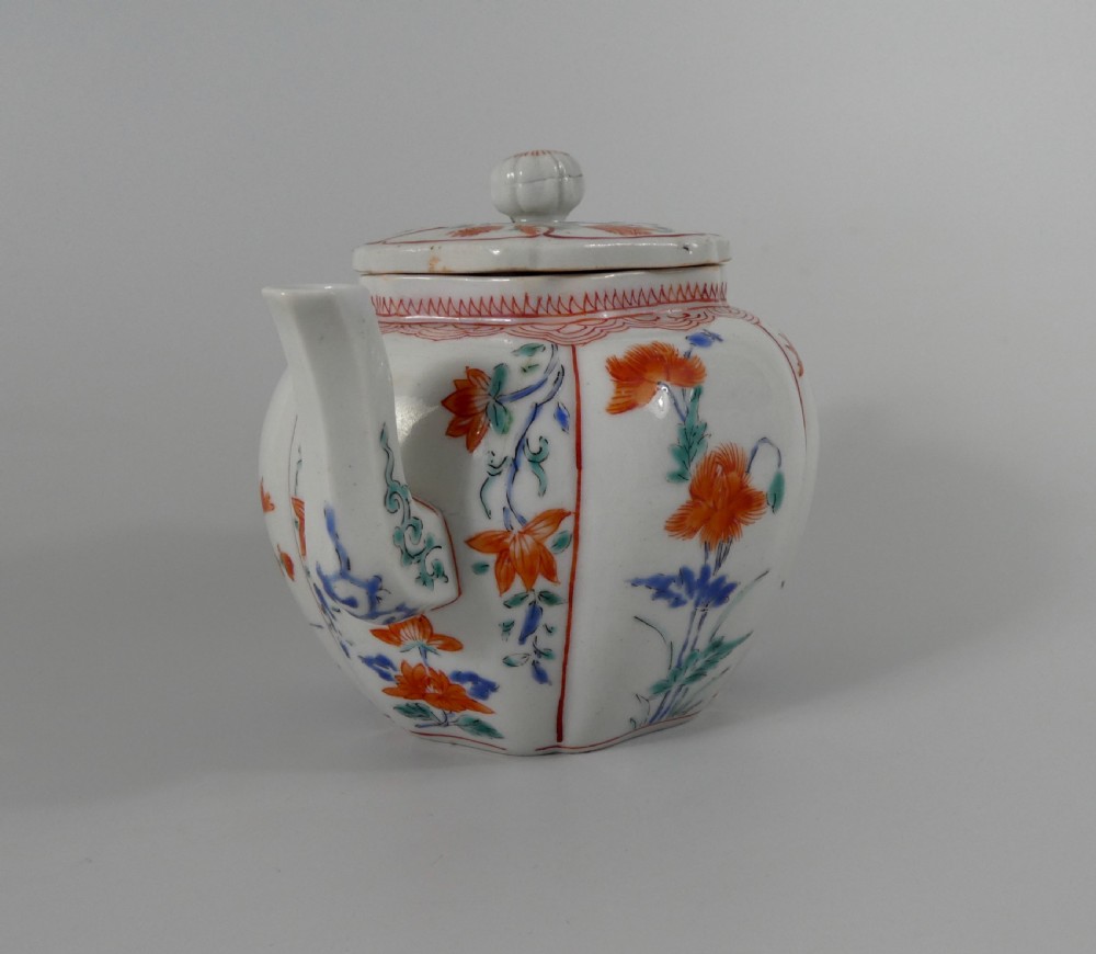 Kakiemon porcelain teapot & cover, c. 1680. Edo Period. View III
