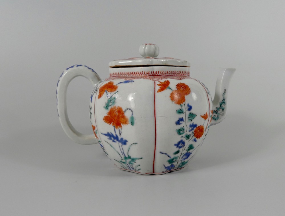 Kakiemon porcelain teapot & cover, c. 1680. Edo Period. View IV