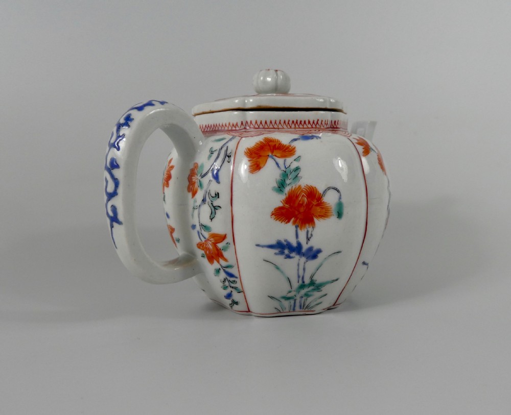 Kakiemon porcelain teapot & cover, c. 1680. Edo Period. View V