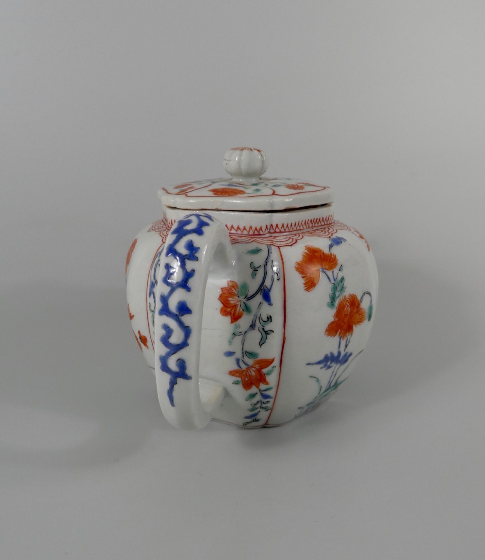 Kakiemon porcelain teapot & cover, c. 1680. Edo Period. View VI