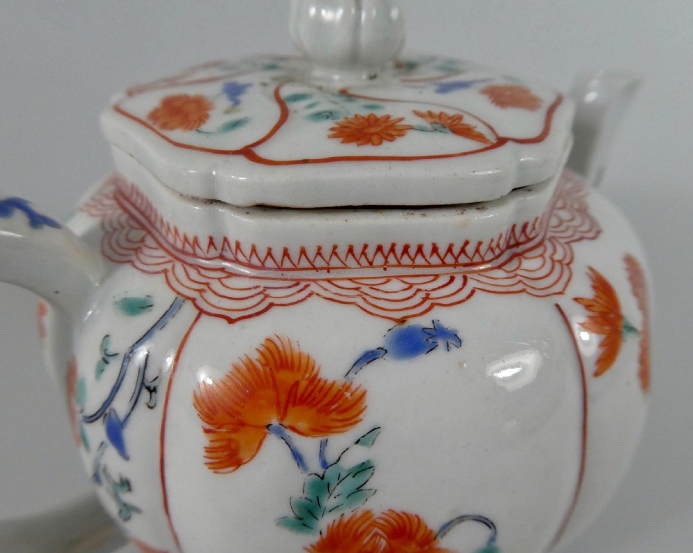 Kakiemon porcelain teapot & cover, c. 1680. Edo Period. View X