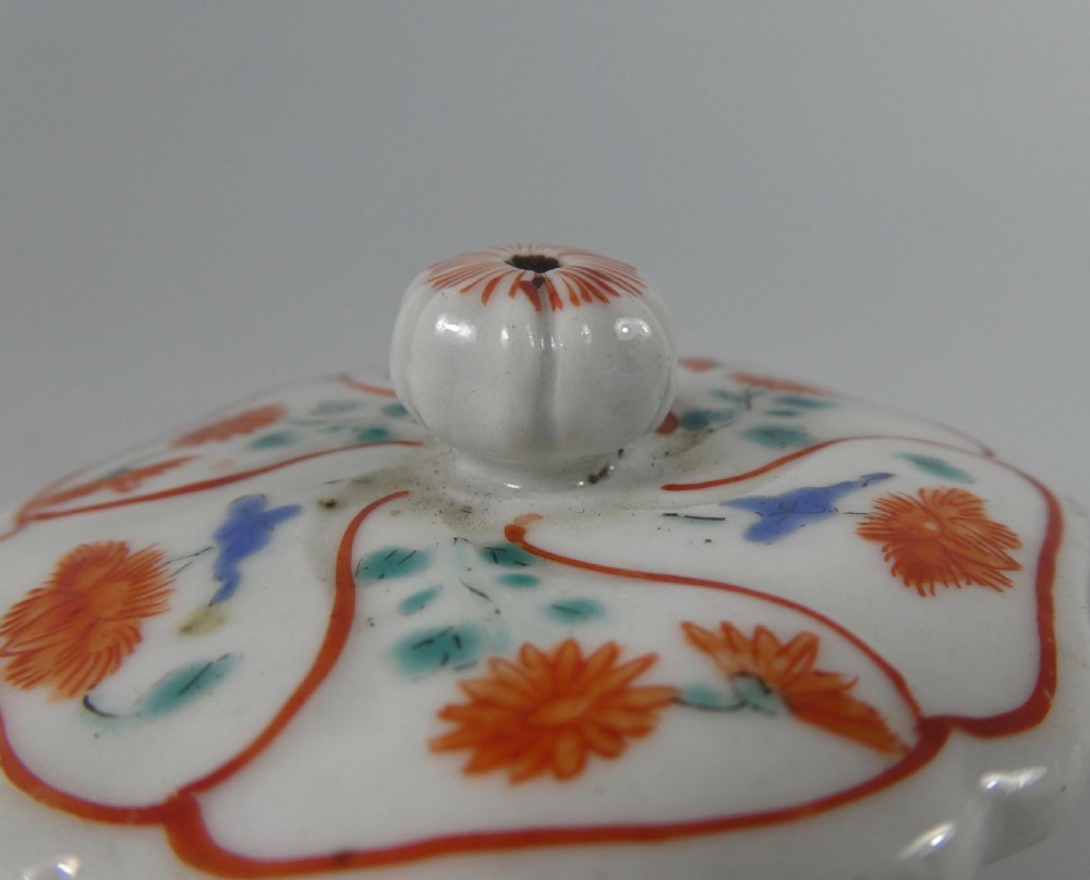 Kakiemon porcelain teapot & cover, c. 1680. Edo Period. View XIV