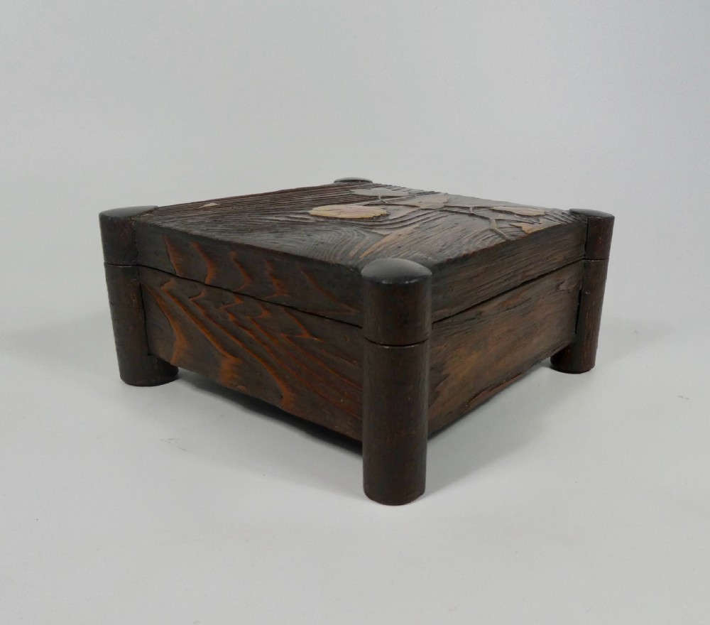 Japanese lacquer box and cover. Meiji Period (1868-1812).