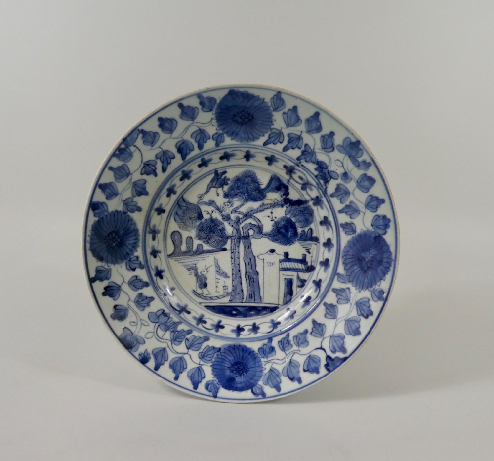 Chinese ‘Swatow’ porcelain dish, c. 1600. Ming Dynasty.