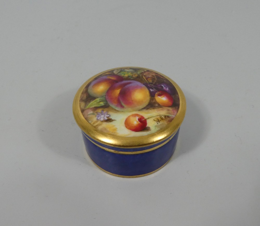 Royal Worcester porcelain pill box. ‘Billy Bee’, dated 1924.
