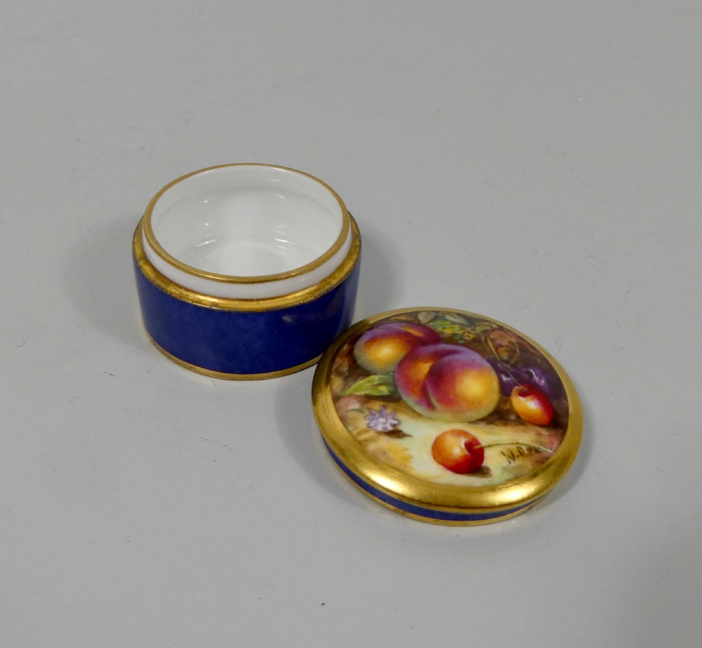 Royal Worcester porcelain pill box. ‘Billy Bee’, dated 1924. View V