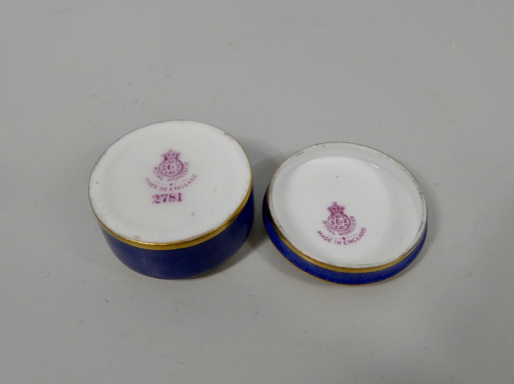 Royal Worcester porcelain pill box. ‘Billy Bee’, dated 1924. View VI