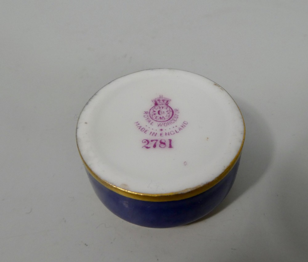 Royal Worcester porcelain pill box. ‘Billy Bee’, dated 1924. View VII