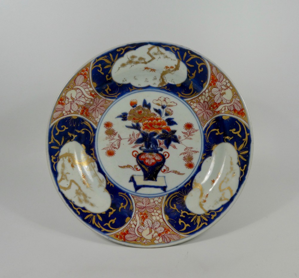 Japanese Imari charger, Arita, c. 1700. Genroku Period.