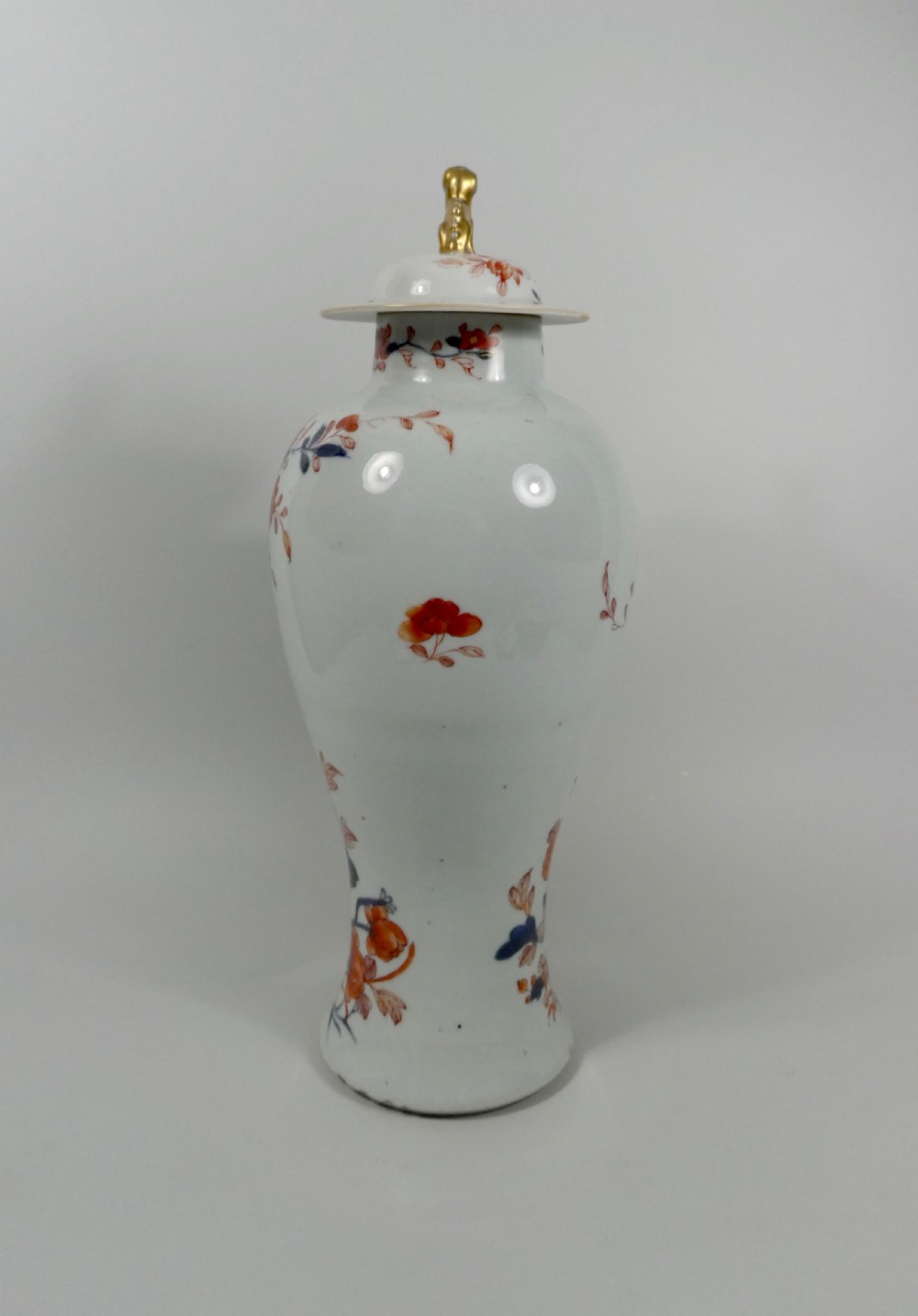 Chinese porcelain garniture of vases, c. 1720. Kangxi Period. View IX