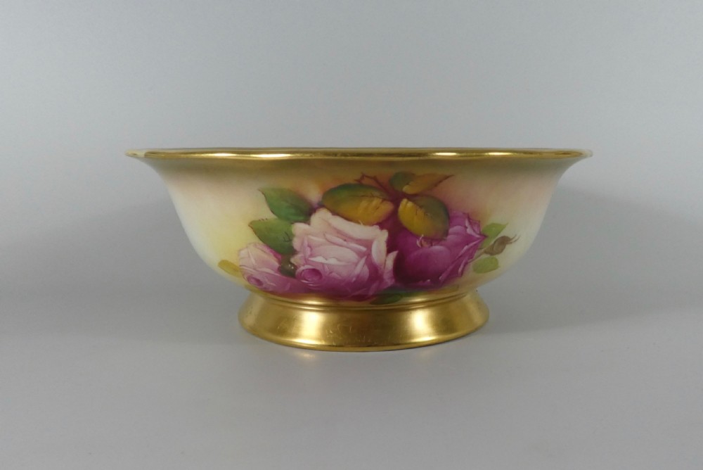 Royal Worcester porcelain bowl, Rose, by Mildred Hunt, dated 1939.