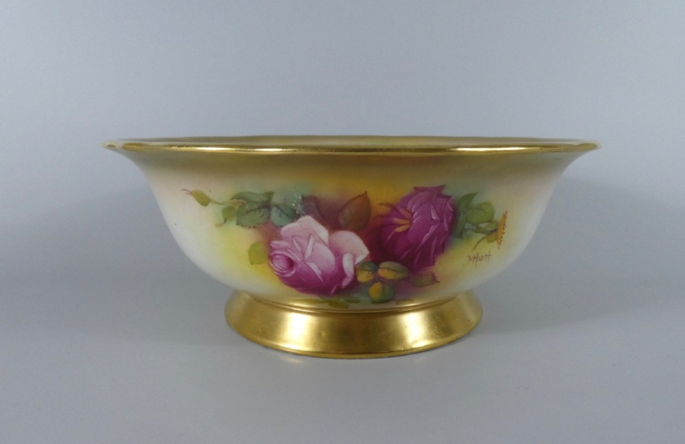 Royal Worcester porcelain bowl, Rose, by Mildred Hunt, dated 1939. View III