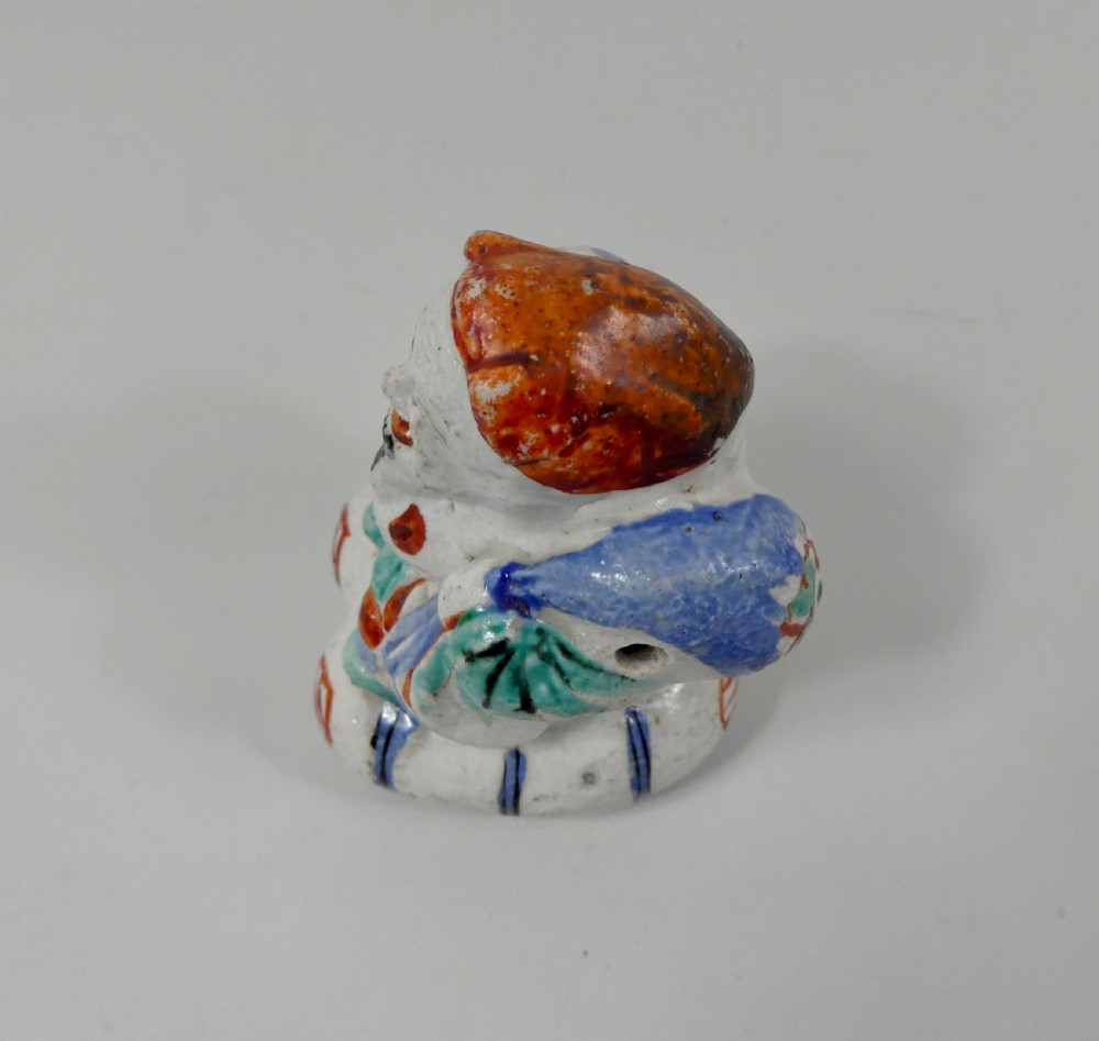 Kakiemon porcelain water dropper, c.1680. Edo Period. View VIII