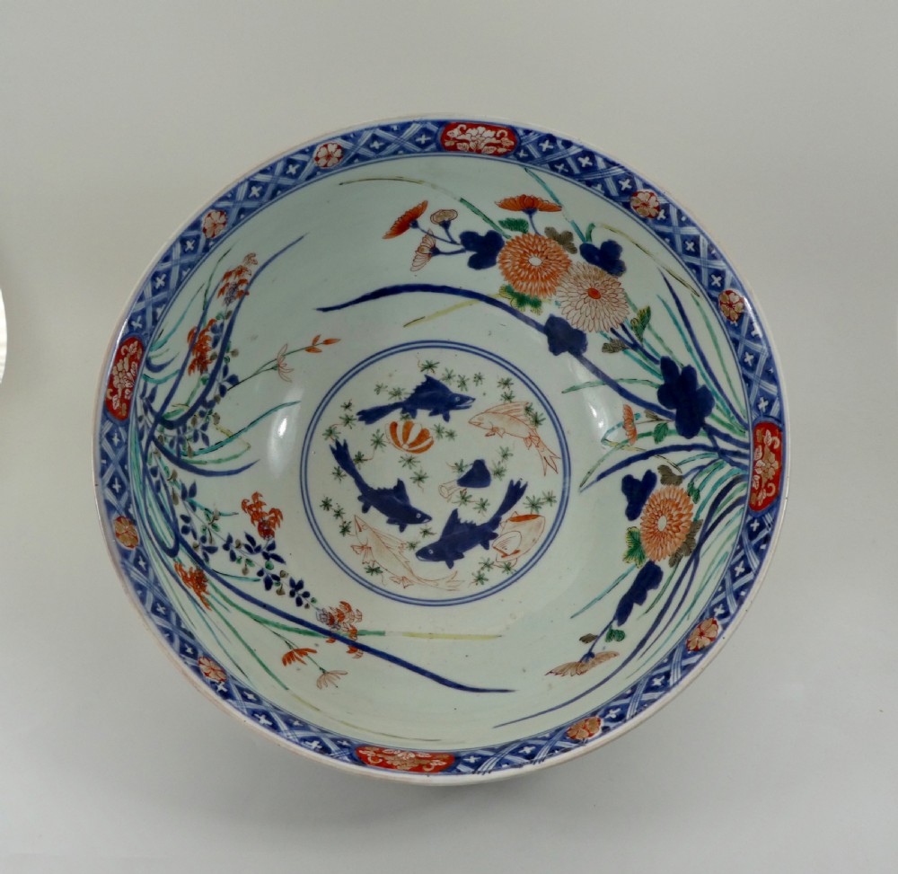 Large Japanese Imari bowl, late 17th Century, Genroku Period. View II