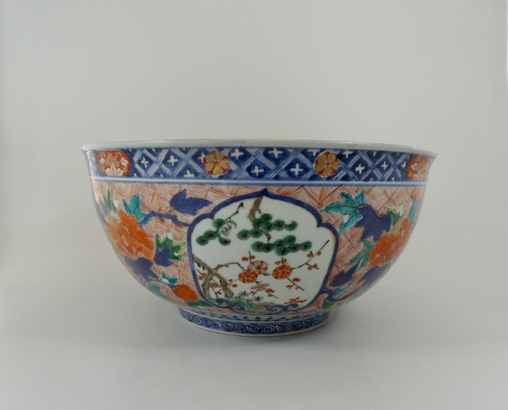 Large Japanese Imari bowl, late 17th Century, Genroku Period. View IV