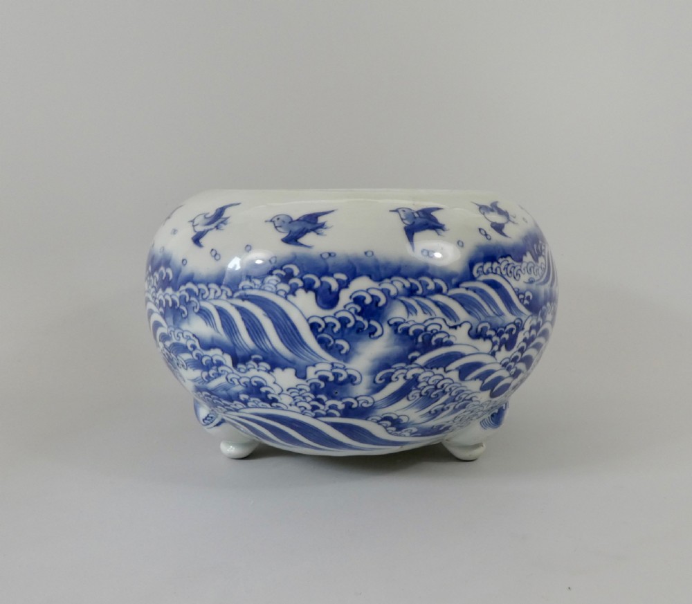 Japanese porcelain censer, Arita, c. 1890. Meiji Period.
