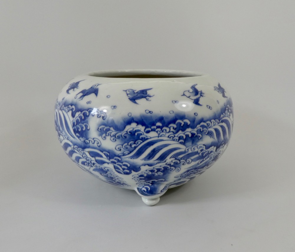 Japanese porcelain censer, Arita, c. 1890. Meiji Period. View III