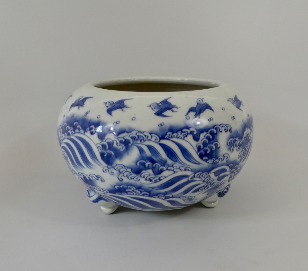 Japanese porcelain censer, Arita, c. 1890. Meiji Period. View VI