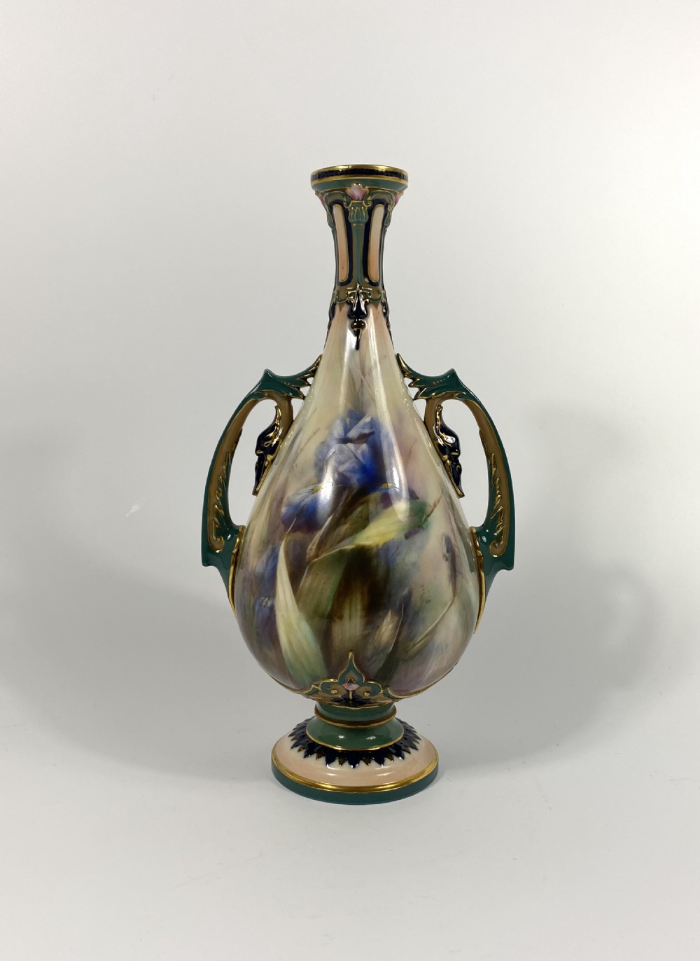 Hadley’s Worcester porcelain vase, c. 1900.
