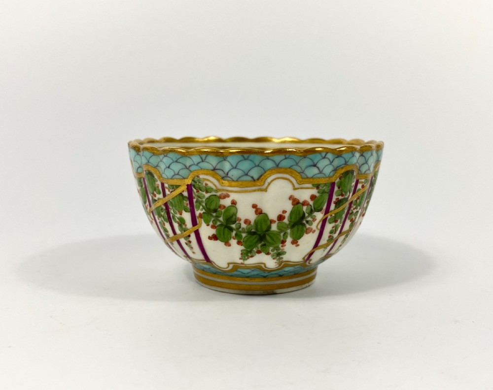 Worcester ‘Hop Trellis’ teabowl & saucer, c. 1770. View VIII