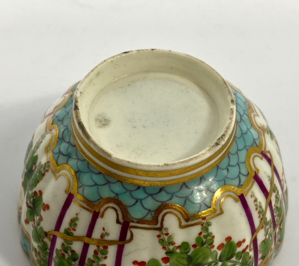 Worcester ‘Hop Trellis’ teabowl & saucer, c. 1770. View IX
