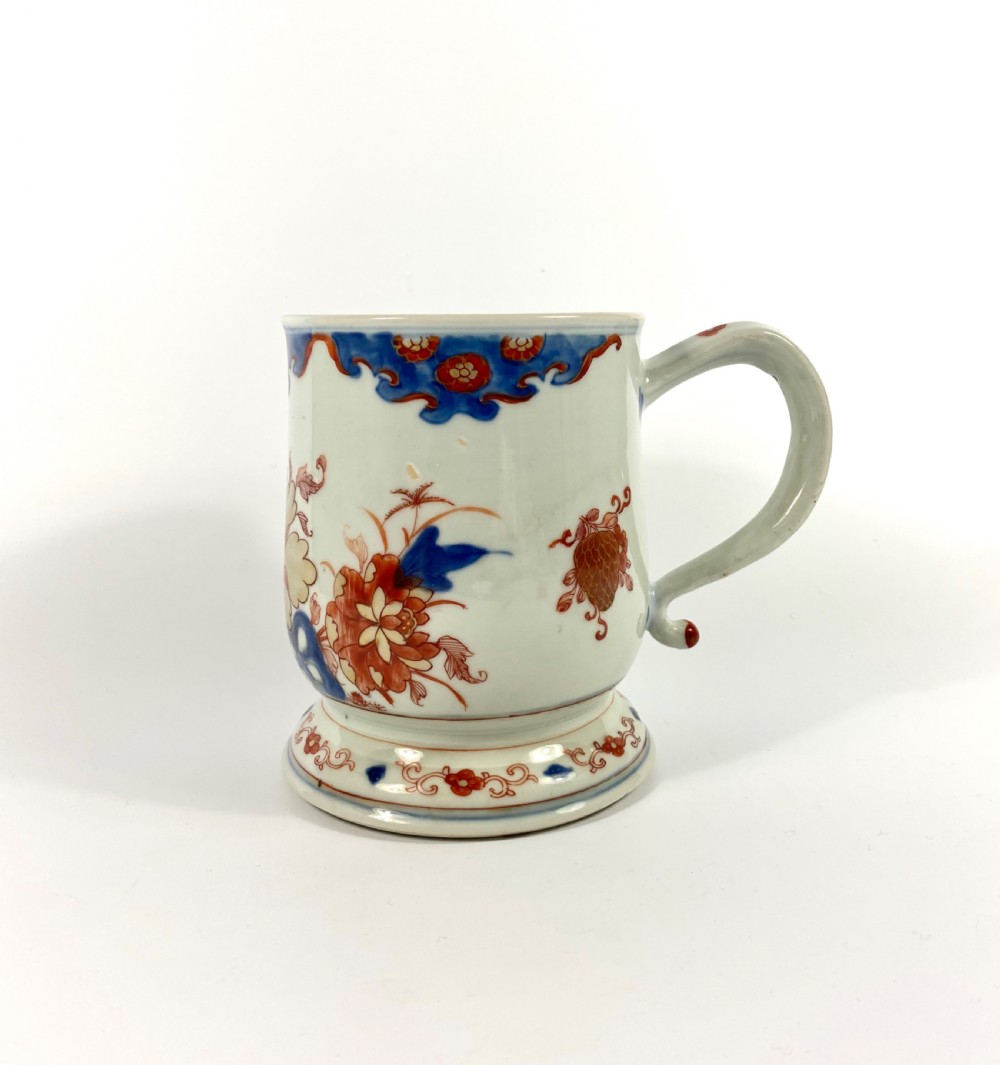 Chinese Imari mug of large size, c. 1720. Kangxi Period. View III